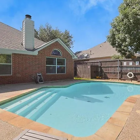 The Blue Holly - Bright & Spacious With A Pool